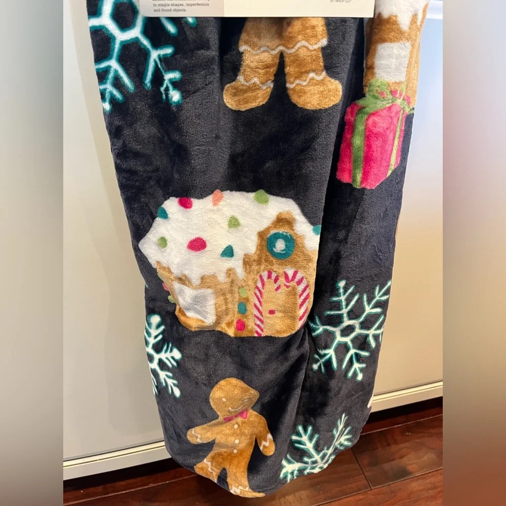 NEW Rae Dunn Christmas Gingerbread Throw Blanket
